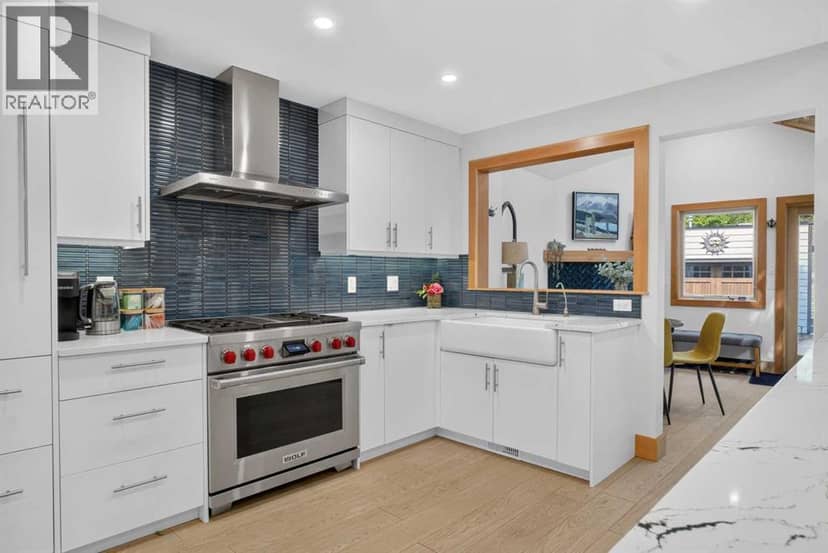 124 Garden Crescent SW — photo 10 of 25