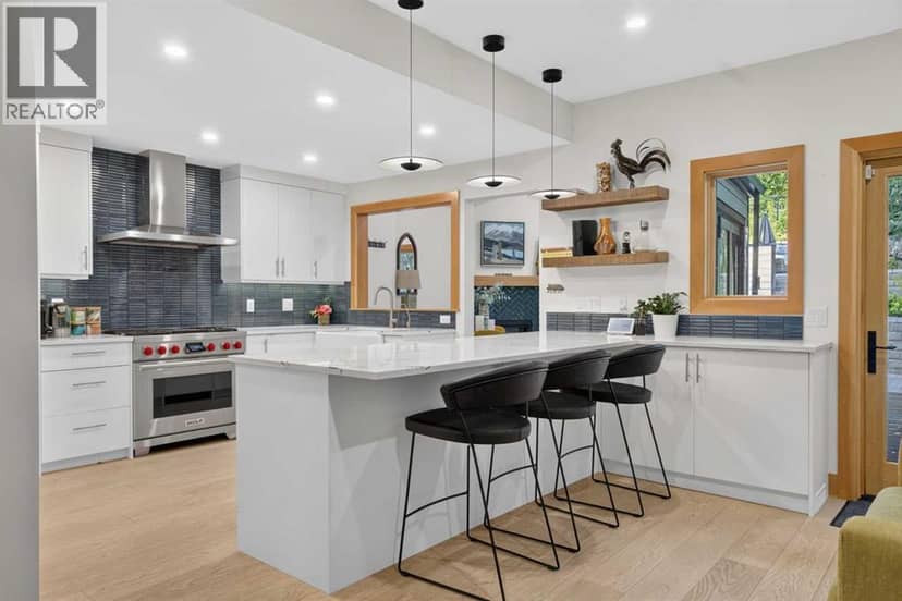 124 Garden Crescent SW — photo 9 of 25