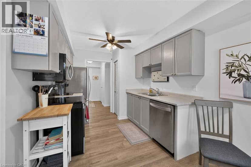 376 SILVERBIRCH Boulevard — photo 14 of 40
