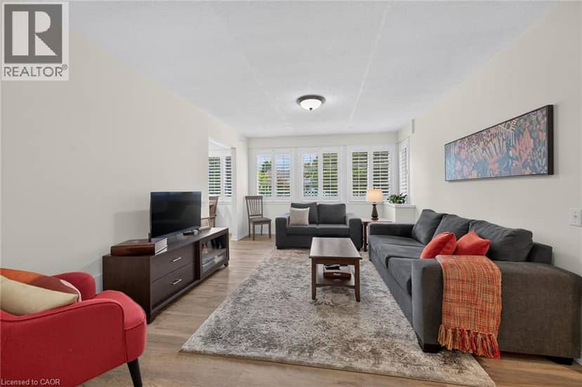 376 SILVERBIRCH Boulevard — photo 9 of 40