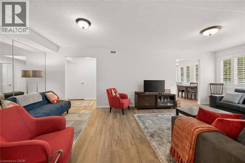 376 SILVERBIRCH Boulevard — photo 12 of 40