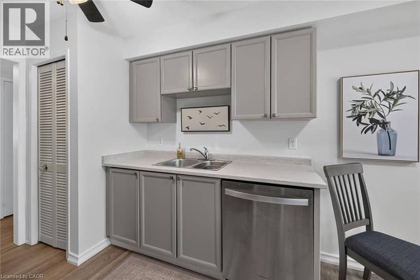 376 SILVERBIRCH Boulevard — photo 17 of 40