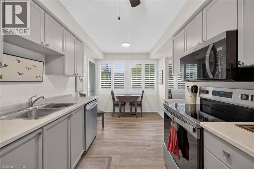 376 SILVERBIRCH Boulevard — photo 18 of 40