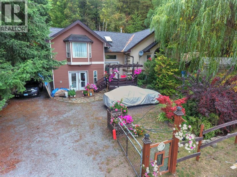 930 CHINA CREEK Road, Genelle