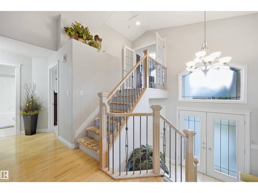 764 Haliburton Cr NW — photo 16 of 40