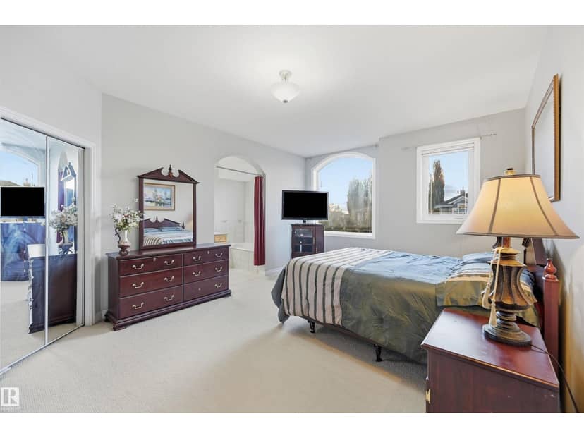 764 Haliburton Cr NW — photo 17 of 40