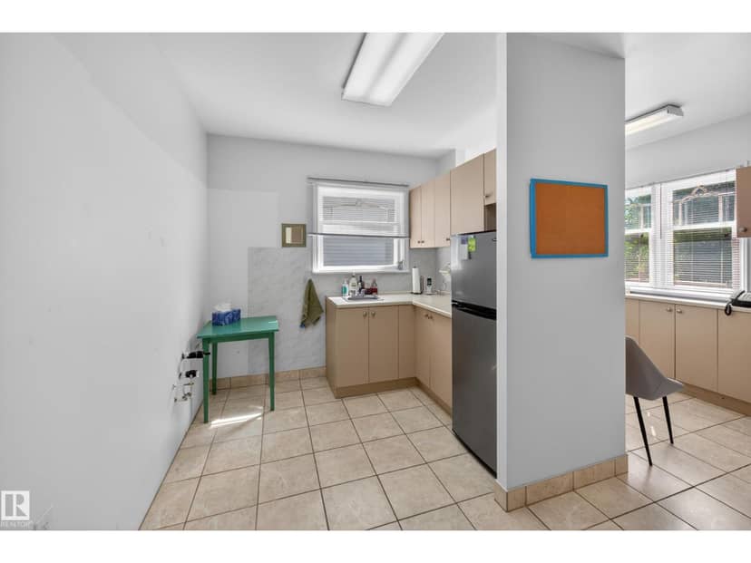 11010 106 ST NW — photo 19 of 40