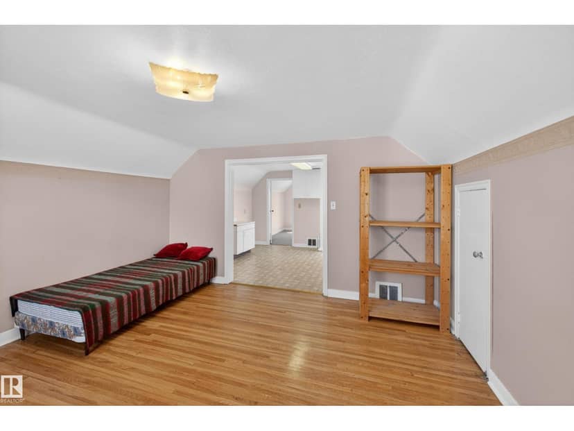 11010 106 ST NW — photo 33 of 40