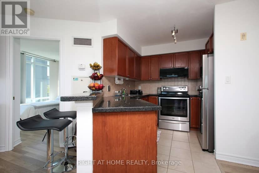 505 - 3830 Bathurst Street — photo 15 of 33