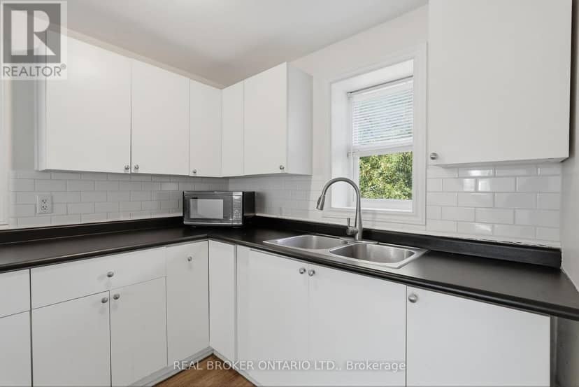 6 Temperance Street, Uxbridge, photo 6