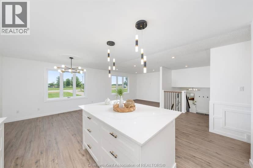 5385 Carriage ROAD — photo 8 of 40