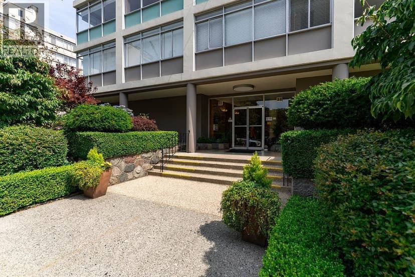 110 1975 PENDRELL STREET, Vancouver, photo 3