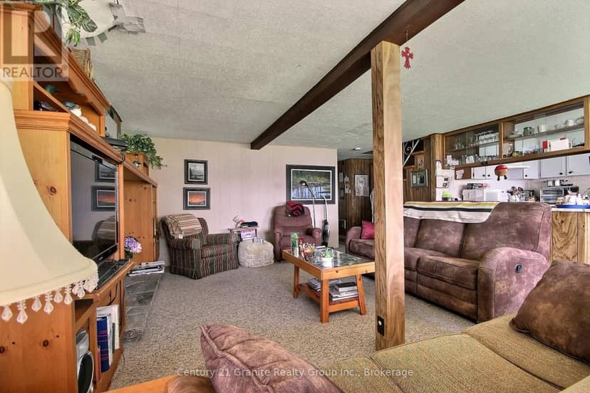 1051 Halls Lake Road, Algonquin Highlands, photo 5