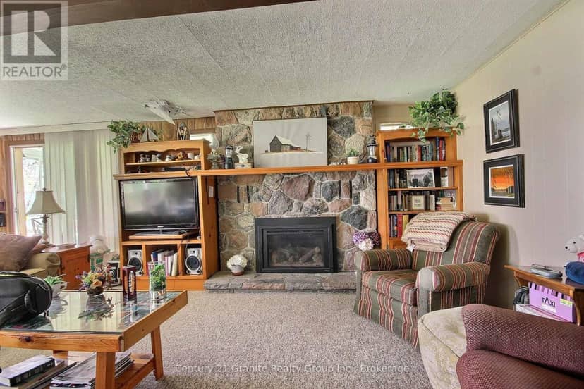 1051 Halls Lake Road, Algonquin Highlands, photo 6