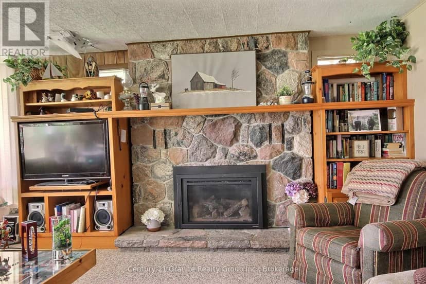 1051 Halls Lake Road, Algonquin Highlands, photo 7
