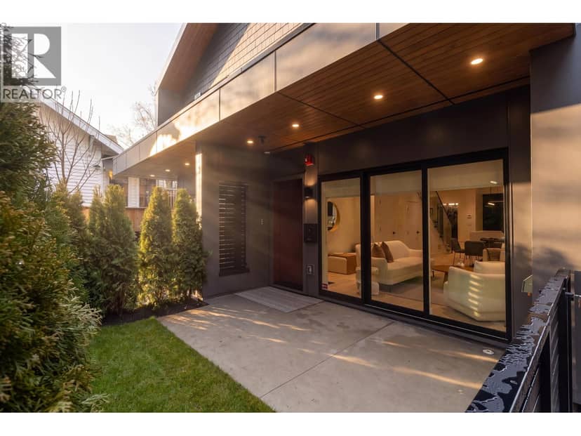 2 2539 GRANT STREET, Vancouver