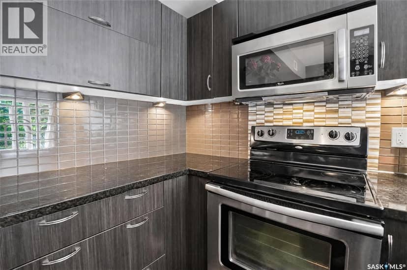 302 721 8th STREET E — photo 5 of 40