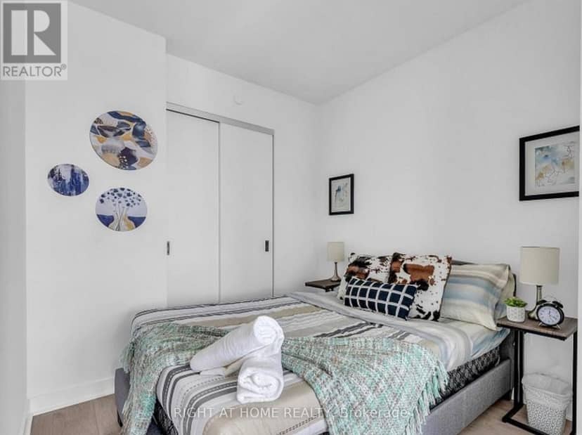 328 - 36 Zorra Street — photo 4 of 6