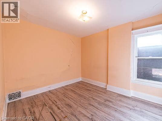 35 SHERMAN Avenue N — photo 18 of 22