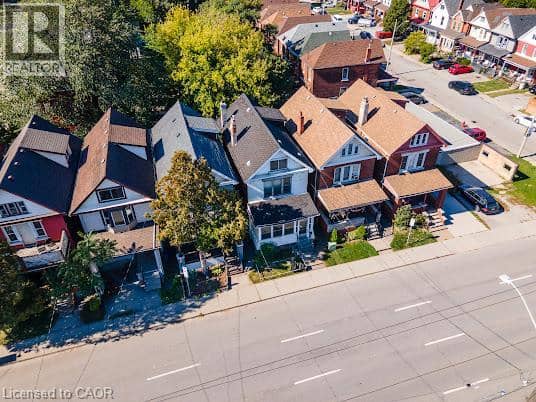 35 SHERMAN Avenue N, Hamilton, photo 2