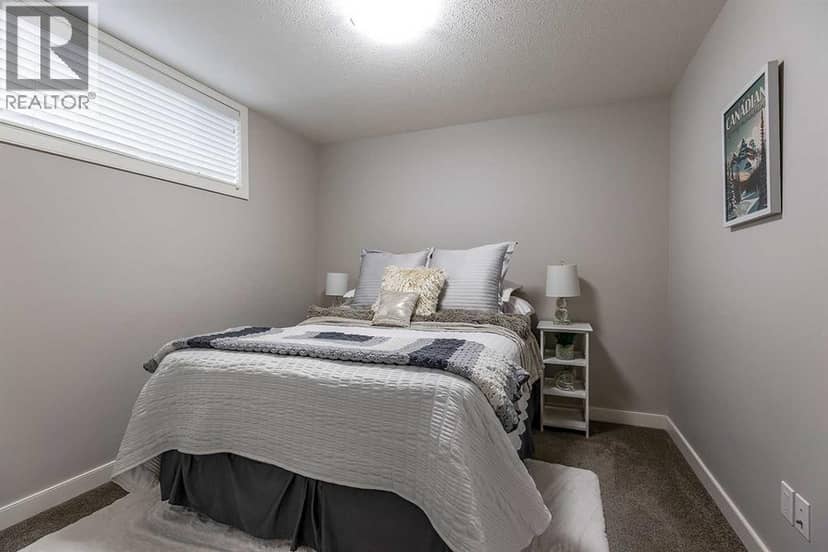 8 Hamptons Crescent SE — photo 36 of 40