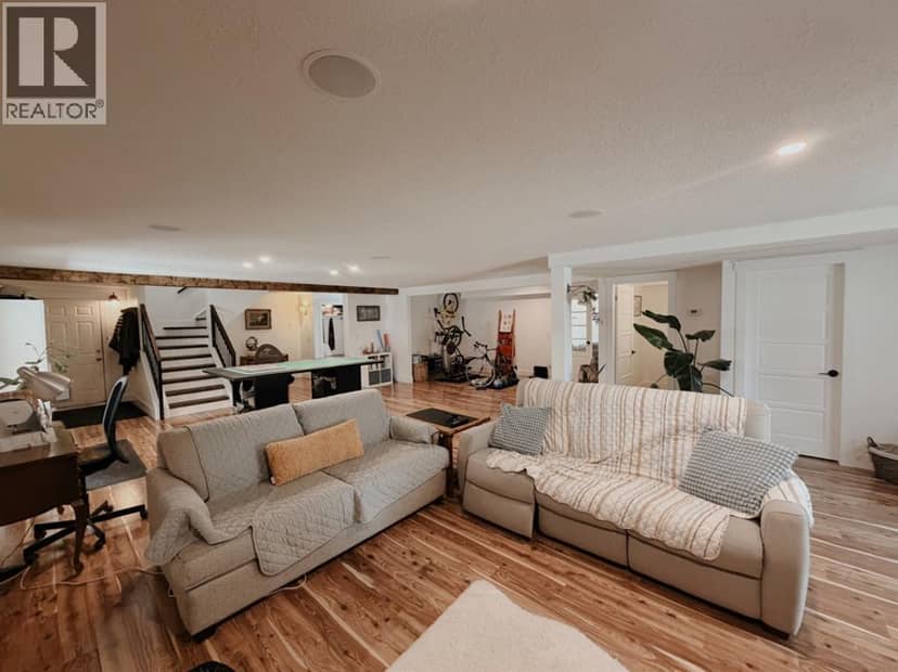 1101 6 Street SW — photo 23 of 40