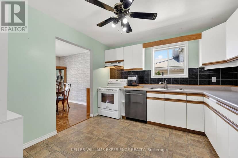 645 Bayview Drive — photo 3 of 24