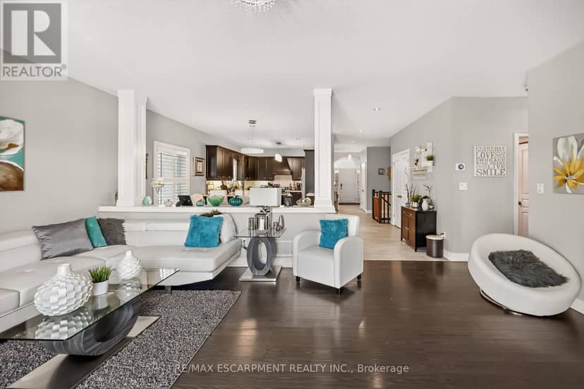 8165 Twenty Road E — photo 16 of 40