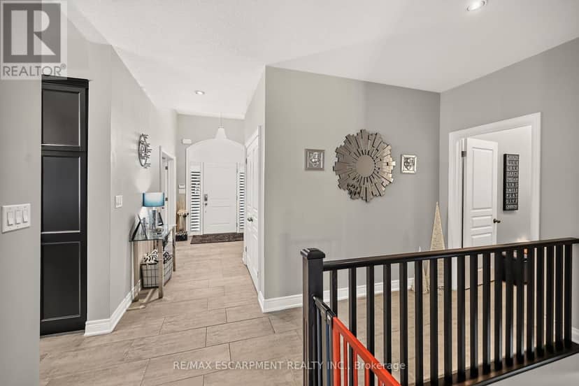 8165 Twenty Road E — photo 25 of 40