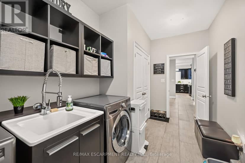 8165 Twenty Road E — photo 27 of 40