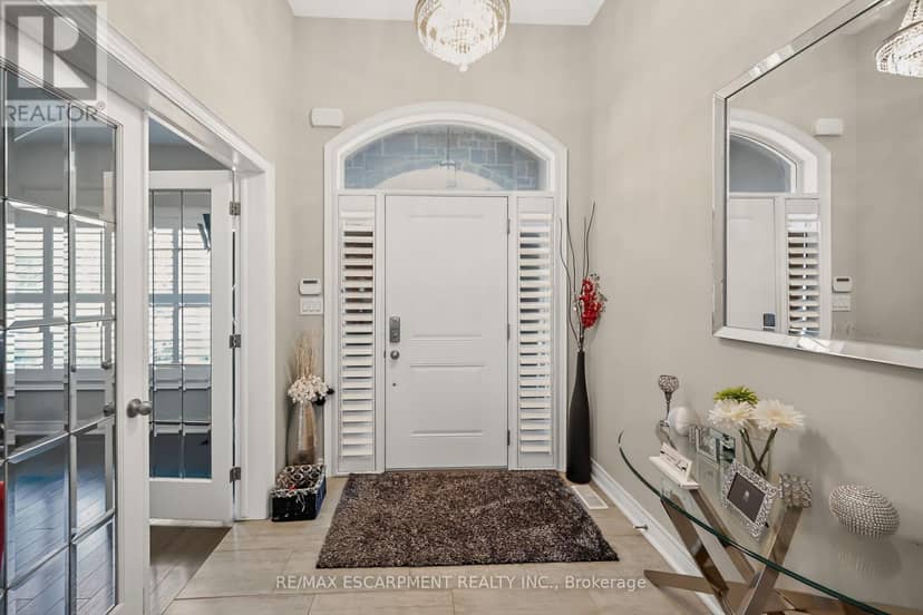 8165 Twenty Road E — photo 3 of 40