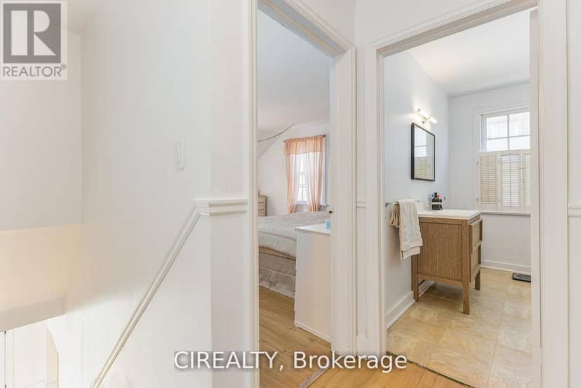 25 Howard Avenue — photo 18 of 28