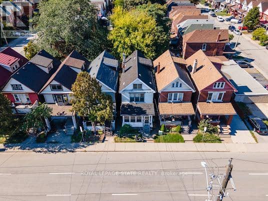 35 Sherman Avenue N, Hamilton, photo 2