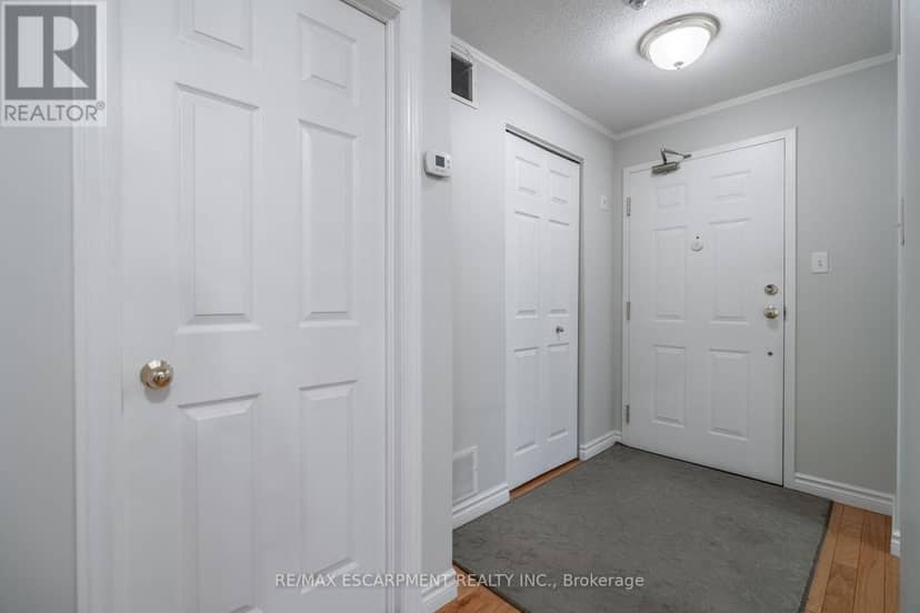 306 - 970 Golf Links Road — photo 10 of 40