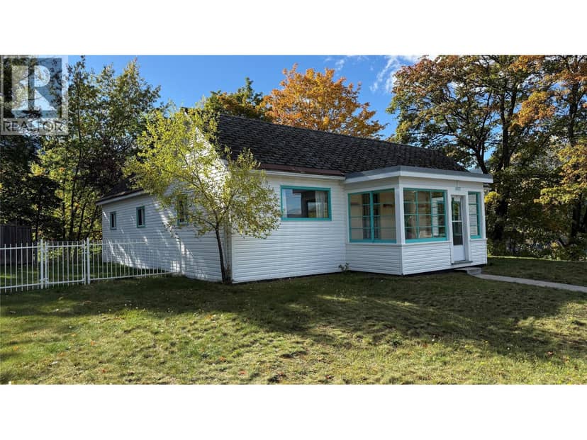 1002 Kootenay Street, Nelson
