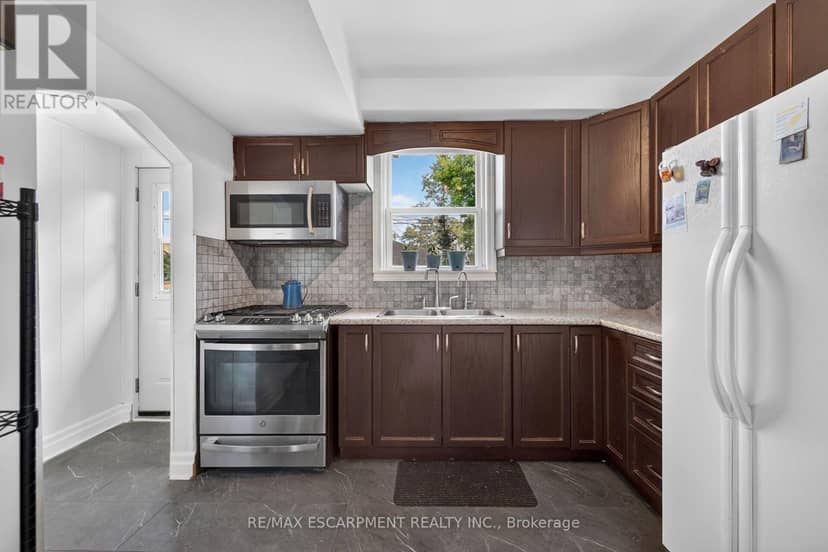 111 Kenilworth Avenue S — photo 10 of 40