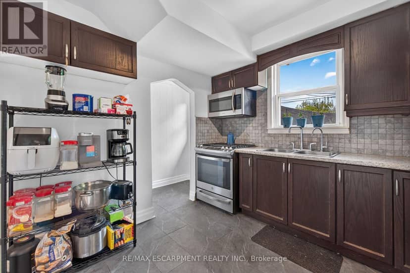 111 Kenilworth Avenue S — photo 11 of 40