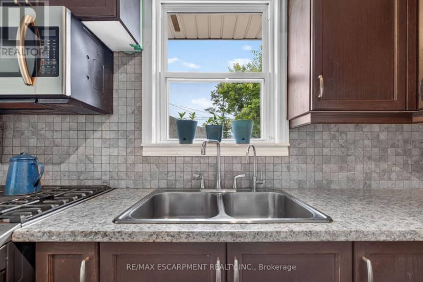 111 Kenilworth Avenue S — photo 12 of 40