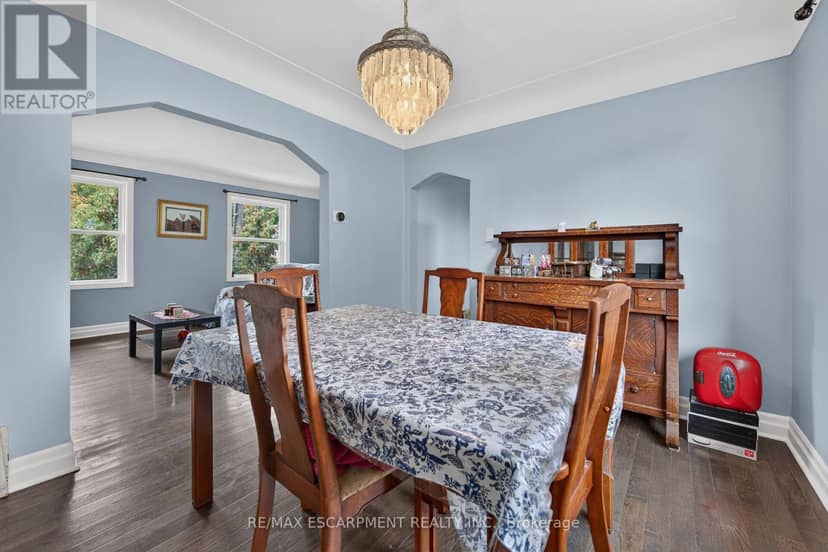 111 Kenilworth Avenue S — photo 15 of 40
