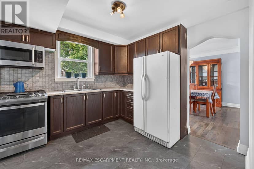 111 Kenilworth Avenue S — photo 9 of 40