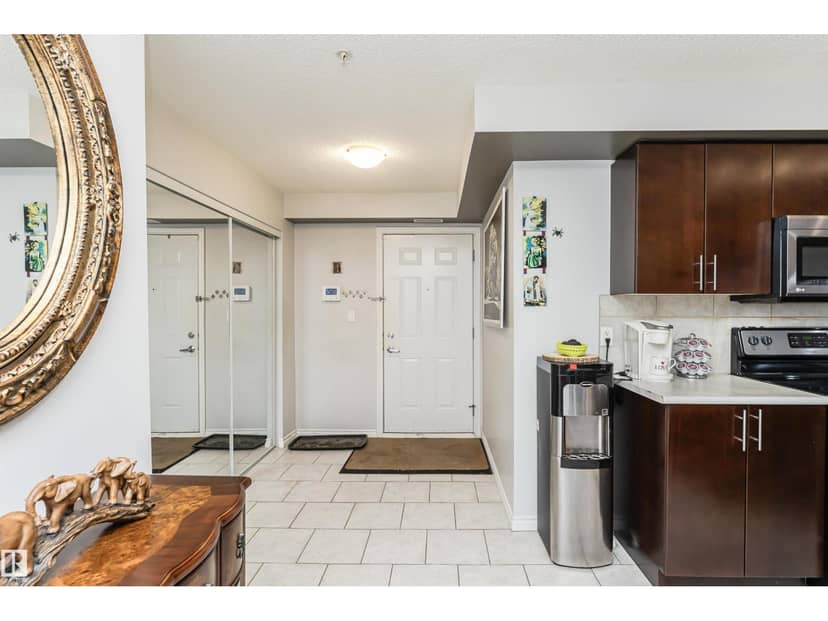#107 10118 106 AV NW, Edmonton, photo 3