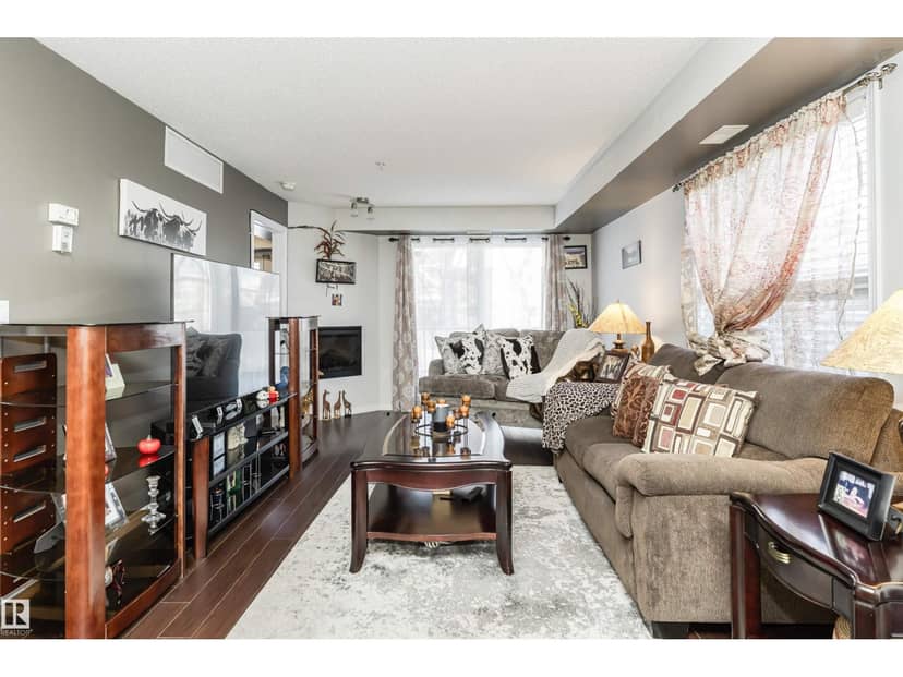 #107 10118 106 AV NW — photo 18 of 40