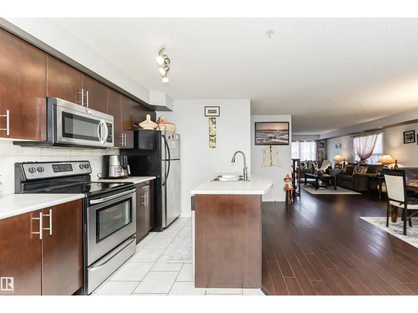 #107 10118 106 AV NW, Edmonton, photo 5
