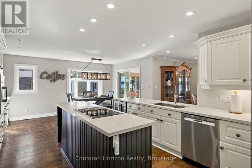 3909 Treeline Drive — photo 15 of 40