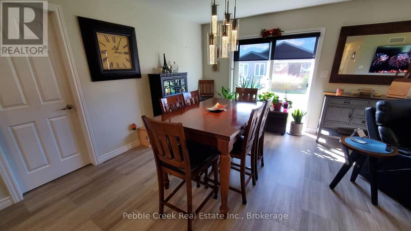 83 Huron Heights Drive — photo 4 of 13
