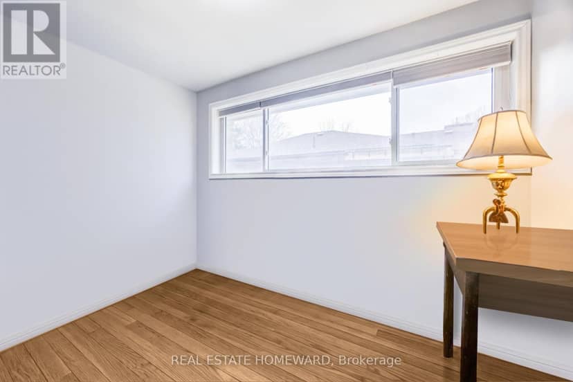 4 Moorecroft Crescent — photo 10 of 24