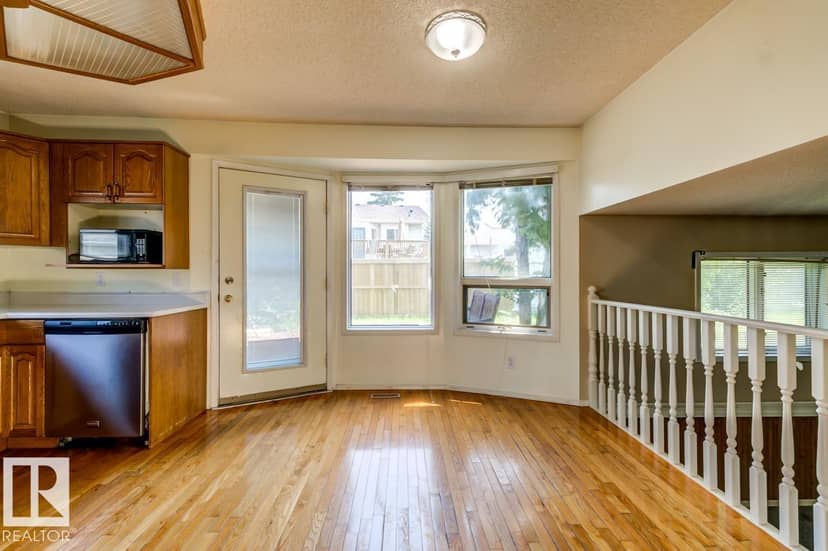 3908 28 AV NW — photo 15 of 40