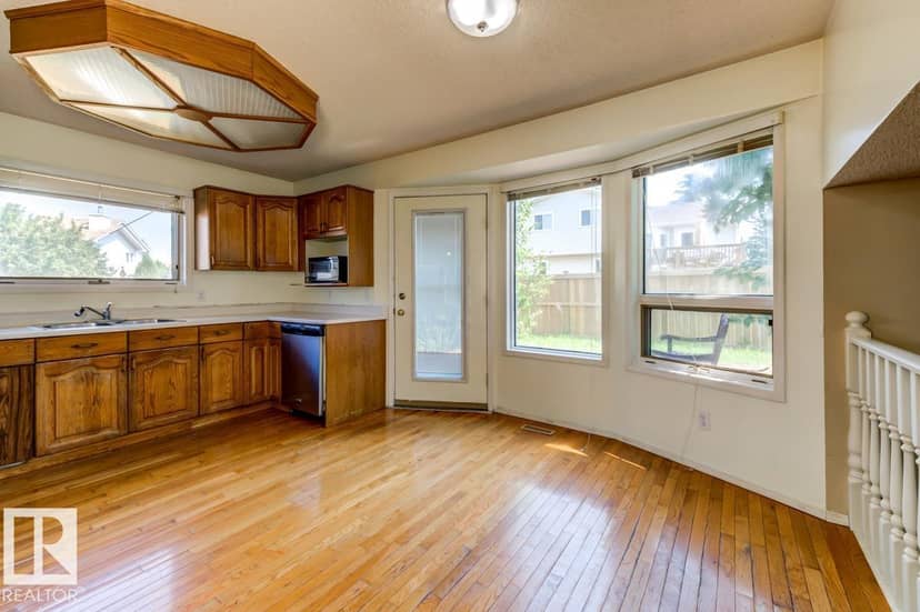 3908 28 AV NW — photo 16 of 40