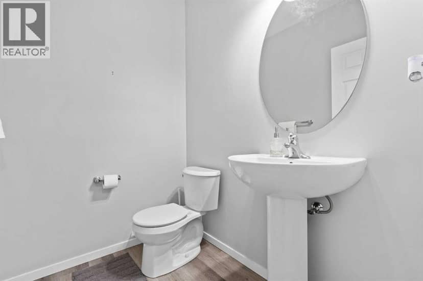 129 Yorkville Avenue SW — photo 10 of 29