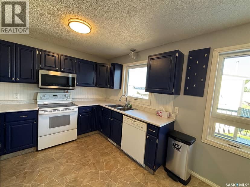 242 Lendrum STREET — photo 9 of 40
